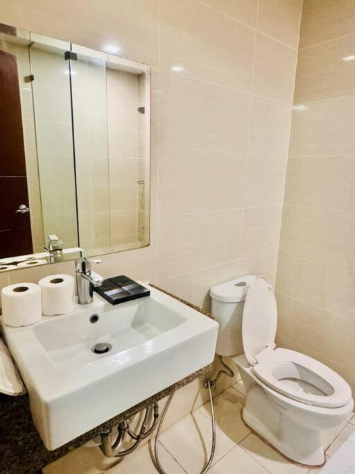 One Uptown Residences Bgc Taguig Esterno foto